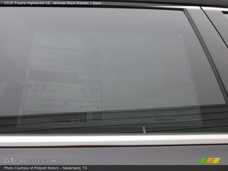 Attitude Black Metallic / Black 2015 Toyota Highlander LE