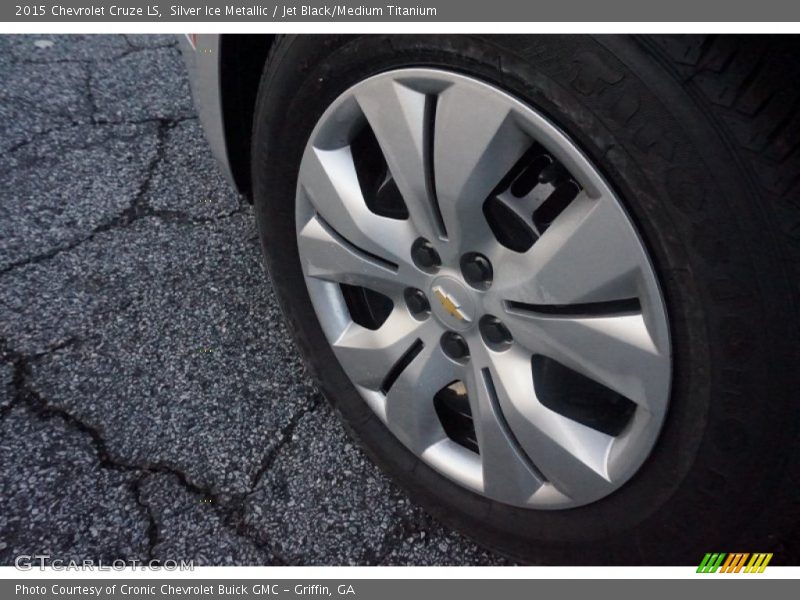 Silver Ice Metallic / Jet Black/Medium Titanium 2015 Chevrolet Cruze LS