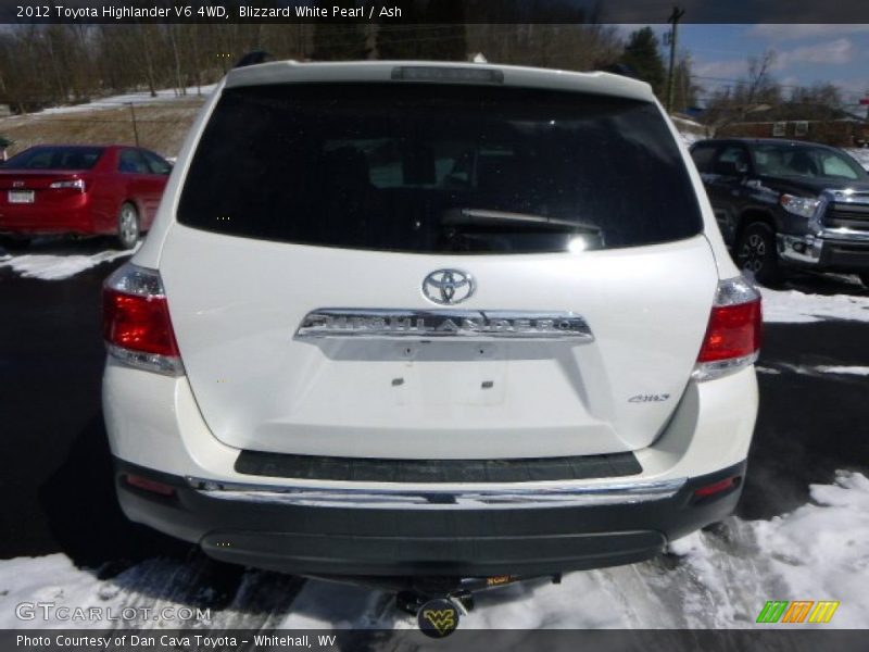 Blizzard White Pearl / Ash 2012 Toyota Highlander V6 4WD