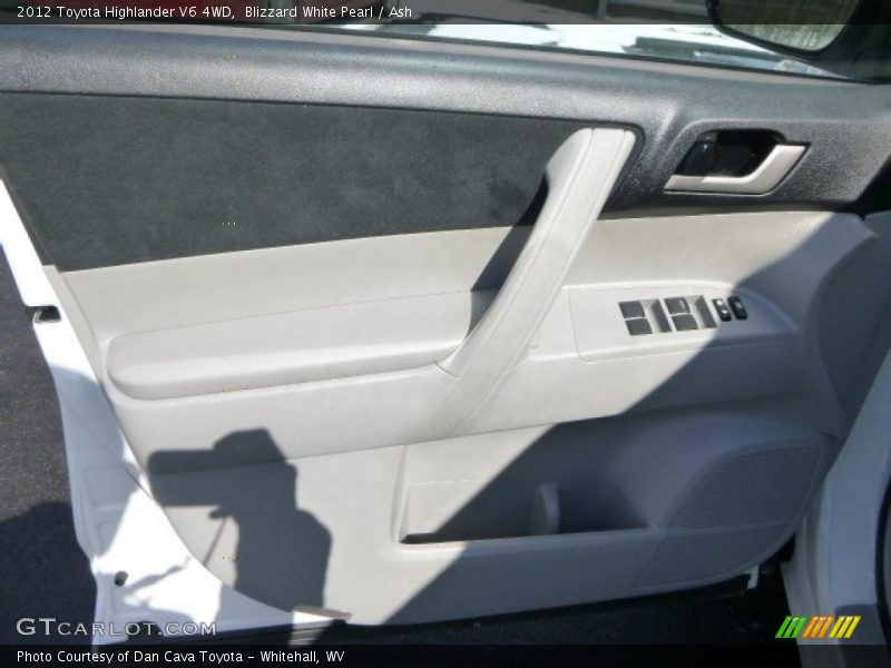 Blizzard White Pearl / Ash 2012 Toyota Highlander V6 4WD