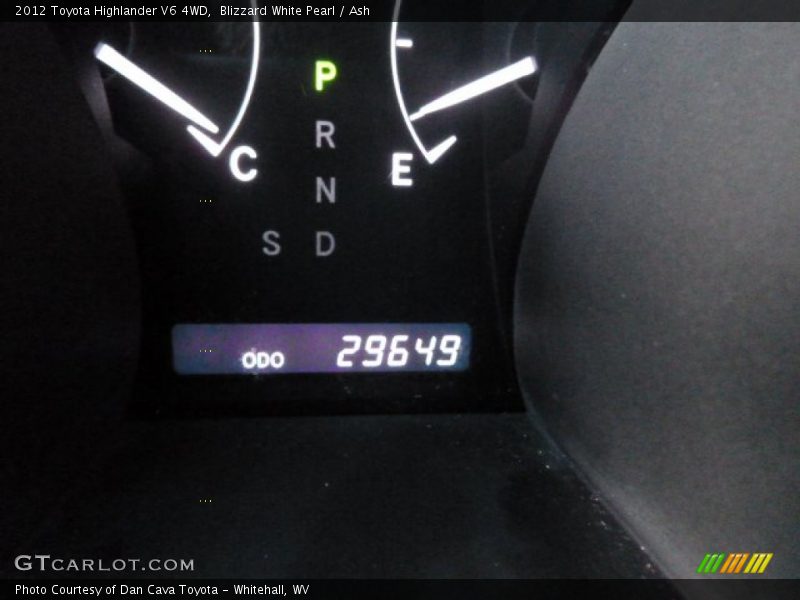 Blizzard White Pearl / Ash 2012 Toyota Highlander V6 4WD