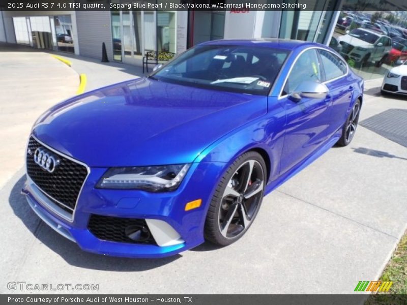 Front 3/4 View of 2015 RS 7 4.0 TFSI quattro