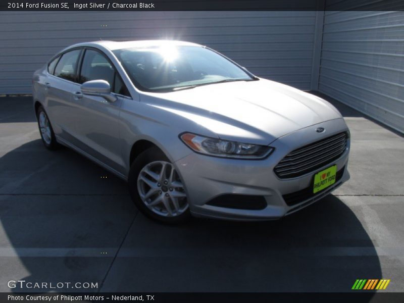 Ingot Silver / Charcoal Black 2014 Ford Fusion SE