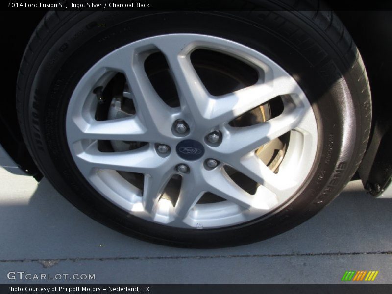 Ingot Silver / Charcoal Black 2014 Ford Fusion SE