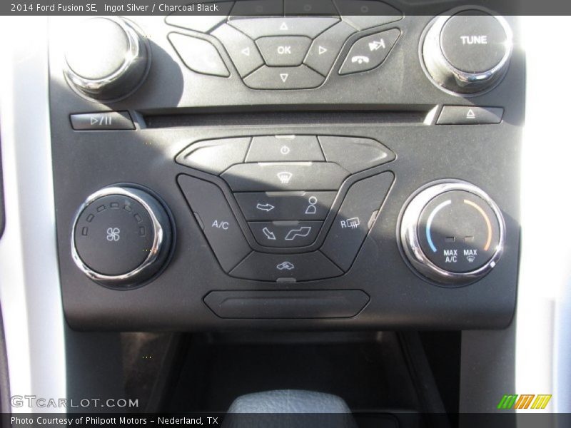 Ingot Silver / Charcoal Black 2014 Ford Fusion SE