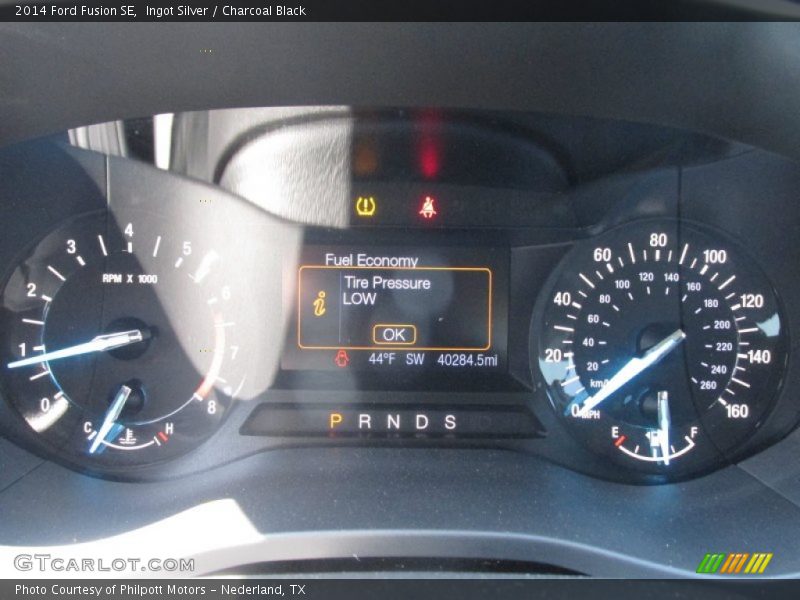 Ingot Silver / Charcoal Black 2014 Ford Fusion SE