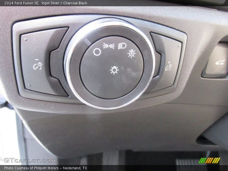 Ingot Silver / Charcoal Black 2014 Ford Fusion SE