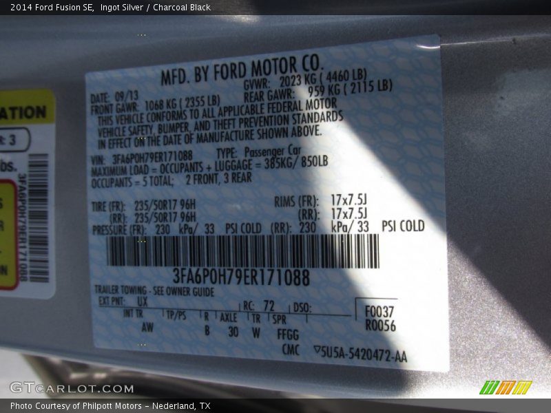 Ingot Silver / Charcoal Black 2014 Ford Fusion SE