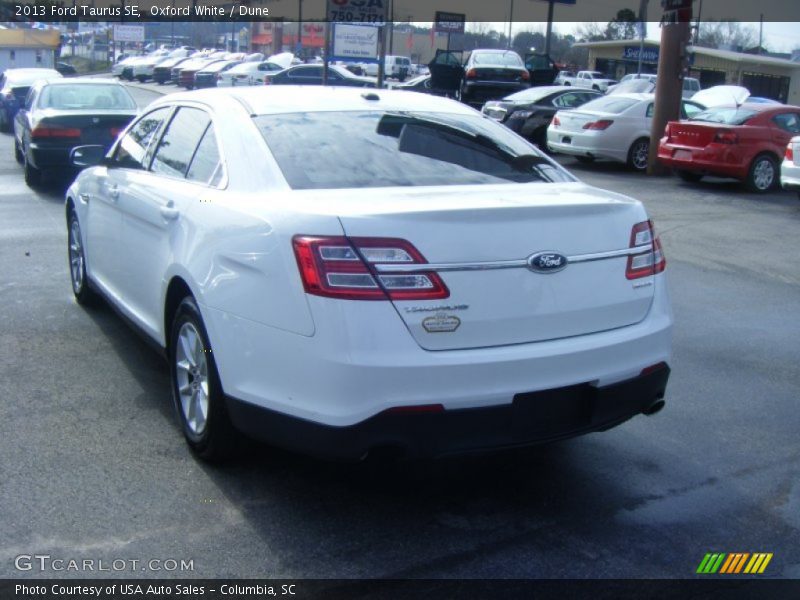 Oxford White / Dune 2013 Ford Taurus SE