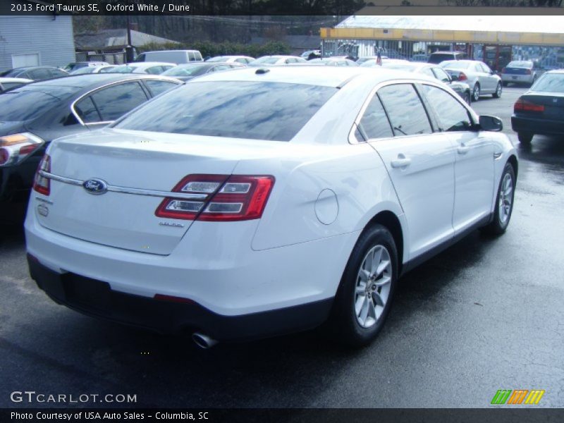 Oxford White / Dune 2013 Ford Taurus SE