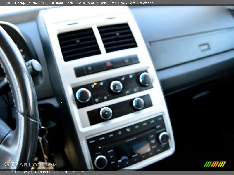 Brilliant Black Crystal Pearl / Dark Slate Gray/Light Graystone 2009 Dodge Journey SXT