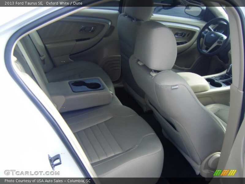 Oxford White / Dune 2013 Ford Taurus SE