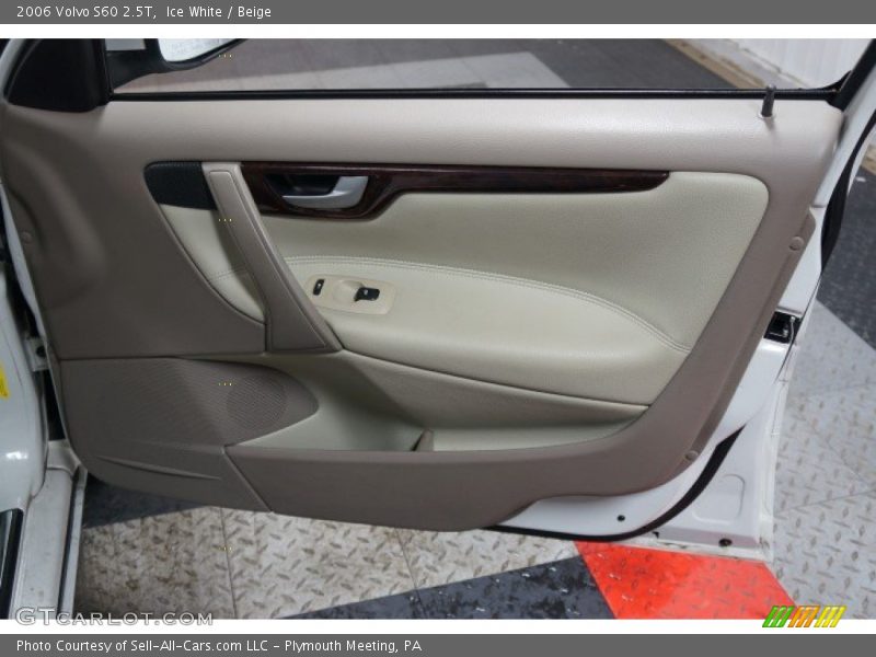 Ice White / Beige 2006 Volvo S60 2.5T