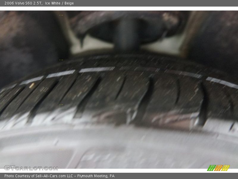 Ice White / Beige 2006 Volvo S60 2.5T