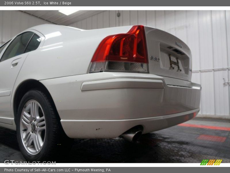 Ice White / Beige 2006 Volvo S60 2.5T