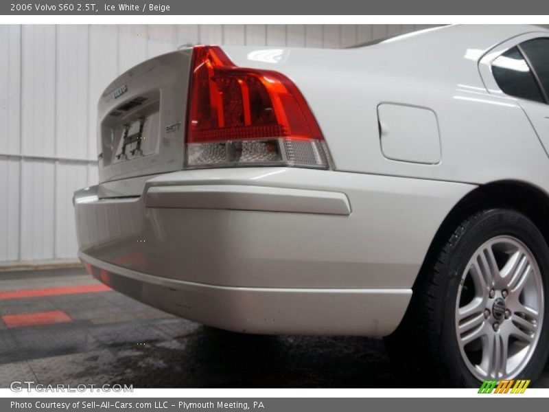 Ice White / Beige 2006 Volvo S60 2.5T