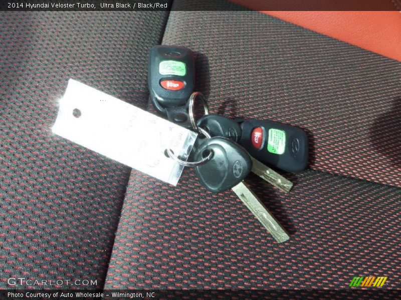 Ultra Black / Black/Red 2014 Hyundai Veloster Turbo