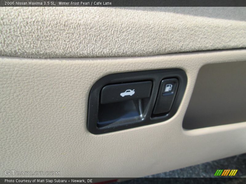 Winter Frost Pearl / Cafe Latte 2006 Nissan Maxima 3.5 SL
