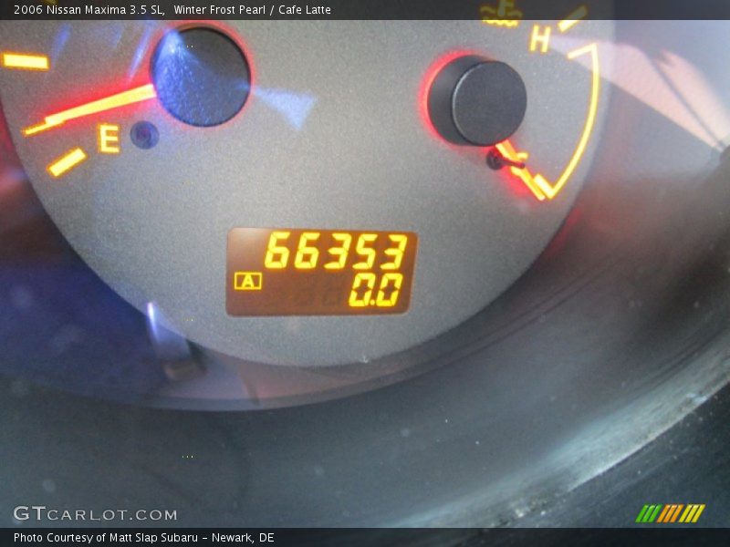 Winter Frost Pearl / Cafe Latte 2006 Nissan Maxima 3.5 SL