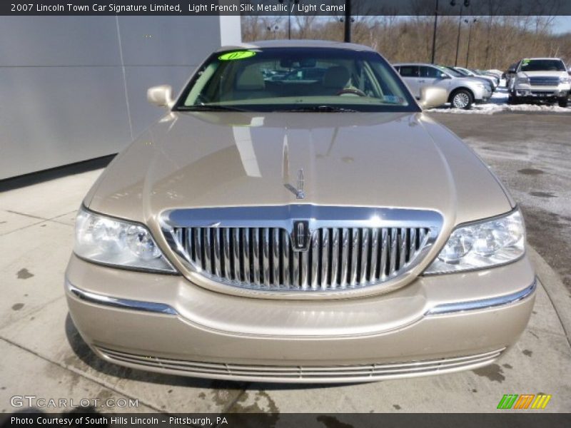 Light French Silk Metallic / Light Camel 2007 Lincoln Town Car Signature Limited