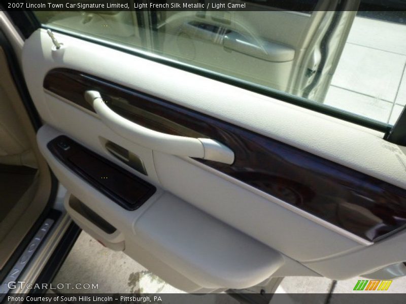 Light French Silk Metallic / Light Camel 2007 Lincoln Town Car Signature Limited