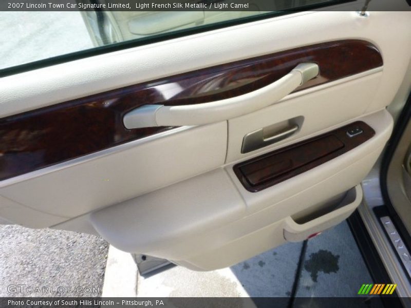 Light French Silk Metallic / Light Camel 2007 Lincoln Town Car Signature Limited