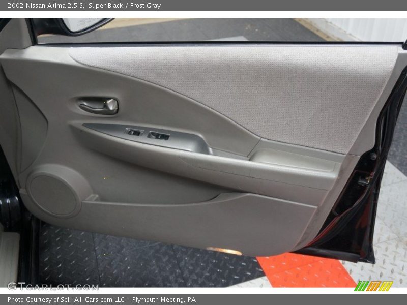 Super Black / Frost Gray 2002 Nissan Altima 2.5 S