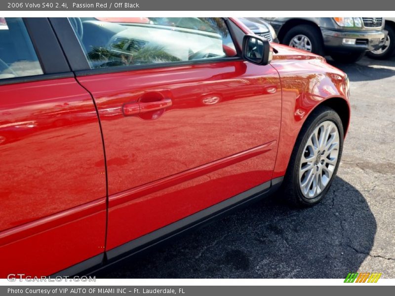 Passion Red / Off Black 2006 Volvo S40 2.4i