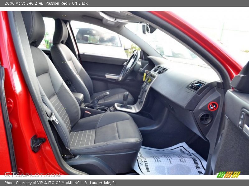  2006 S40 2.4i Off Black Interior