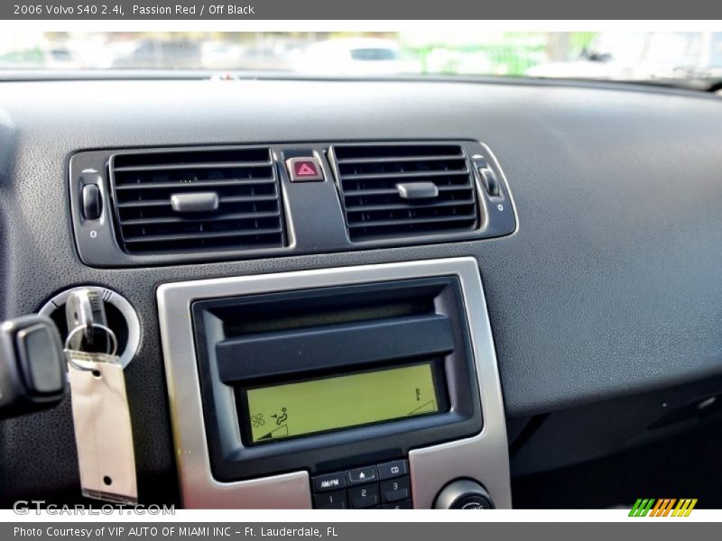 Passion Red / Off Black 2006 Volvo S40 2.4i