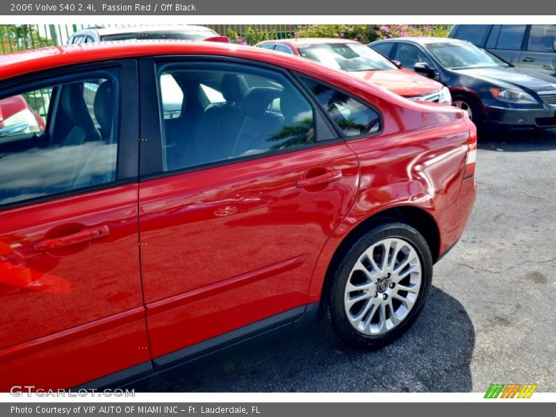 Passion Red / Off Black 2006 Volvo S40 2.4i