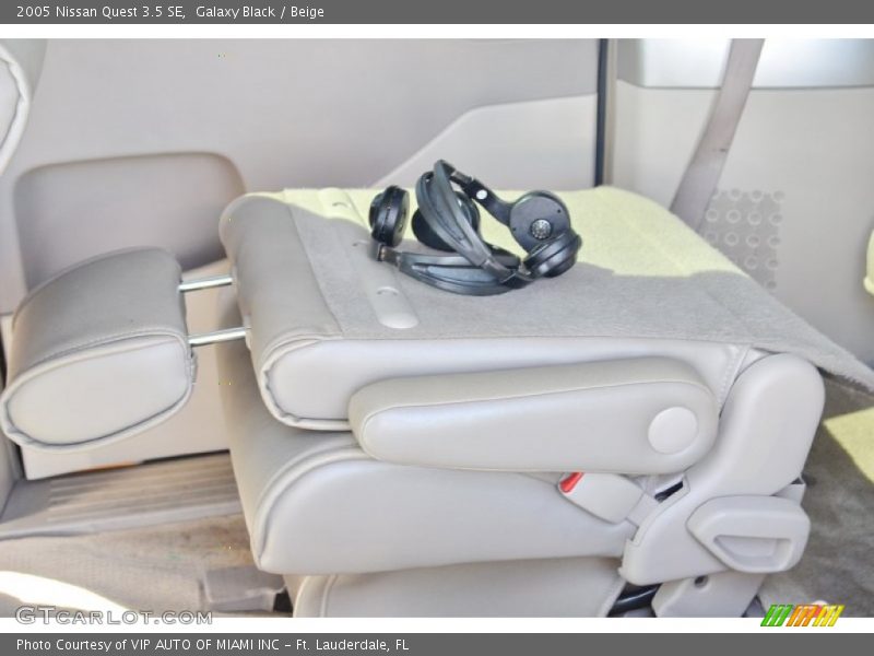 Galaxy Black / Beige 2005 Nissan Quest 3.5 SE