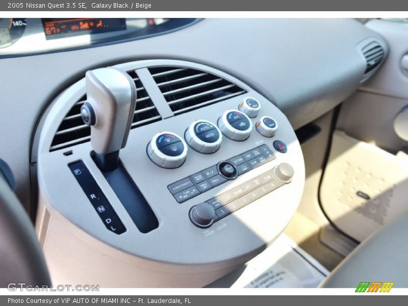 Galaxy Black / Beige 2005 Nissan Quest 3.5 SE