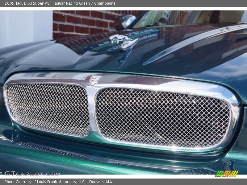 Jaguar Racing Green / Champagne 2005 Jaguar XJ Super V8