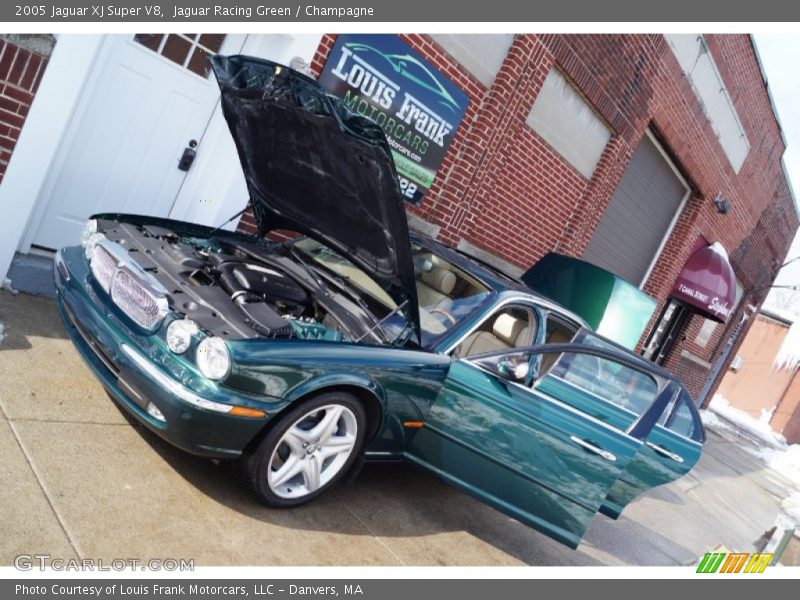 Jaguar Racing Green / Champagne 2005 Jaguar XJ Super V8