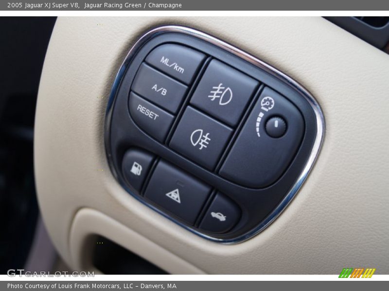 Jaguar Racing Green / Champagne 2005 Jaguar XJ Super V8