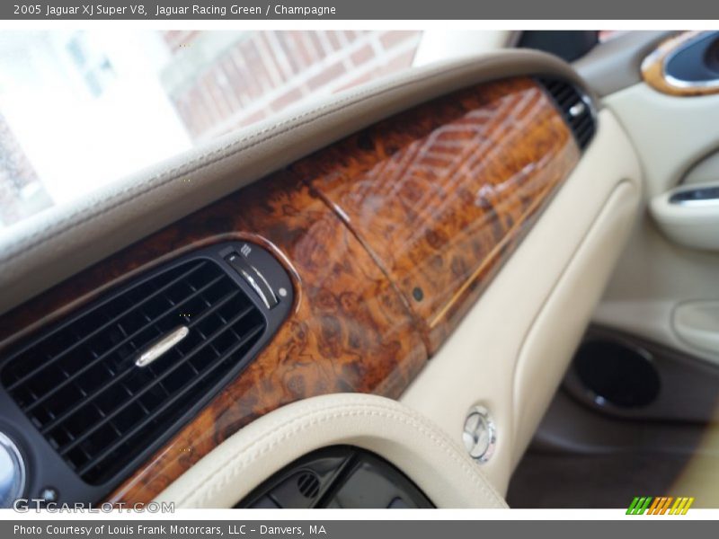 Jaguar Racing Green / Champagne 2005 Jaguar XJ Super V8