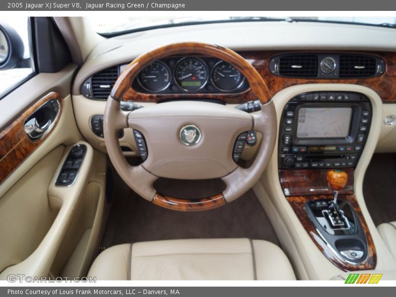 Jaguar Racing Green / Champagne 2005 Jaguar XJ Super V8