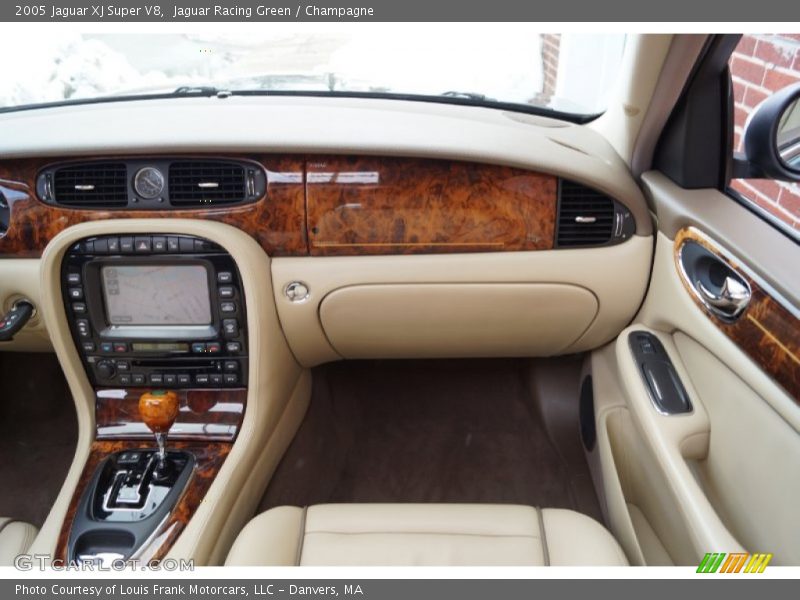 Jaguar Racing Green / Champagne 2005 Jaguar XJ Super V8
