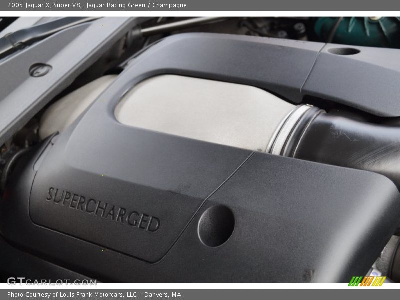 Jaguar Racing Green / Champagne 2005 Jaguar XJ Super V8