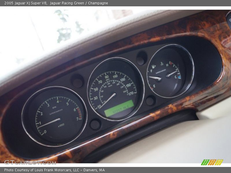 Jaguar Racing Green / Champagne 2005 Jaguar XJ Super V8