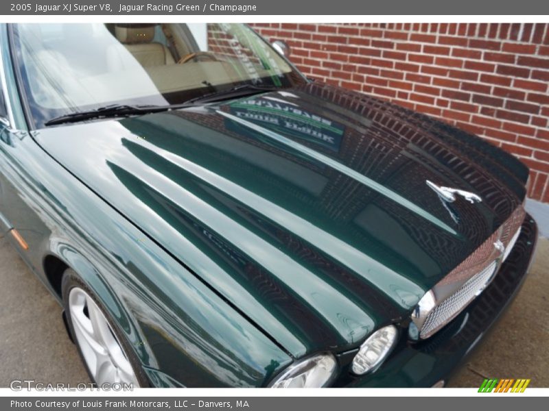 Jaguar Racing Green / Champagne 2005 Jaguar XJ Super V8