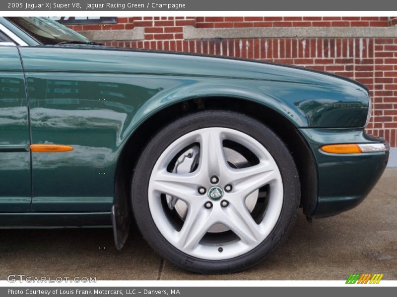 Jaguar Racing Green / Champagne 2005 Jaguar XJ Super V8