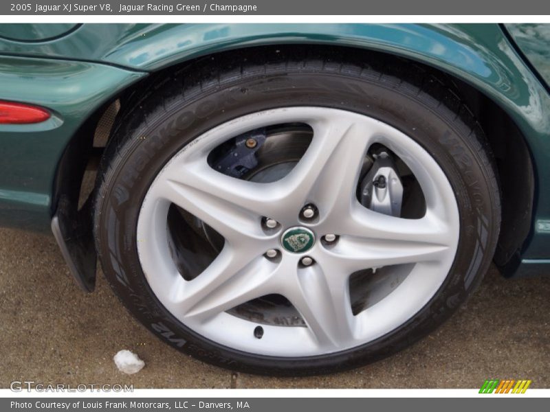 Jaguar Racing Green / Champagne 2005 Jaguar XJ Super V8