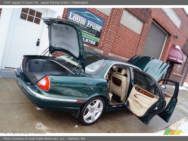 Jaguar Racing Green / Champagne 2005 Jaguar XJ Super V8
