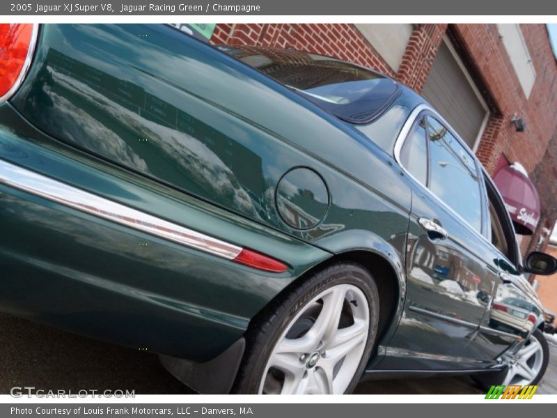 Jaguar Racing Green / Champagne 2005 Jaguar XJ Super V8