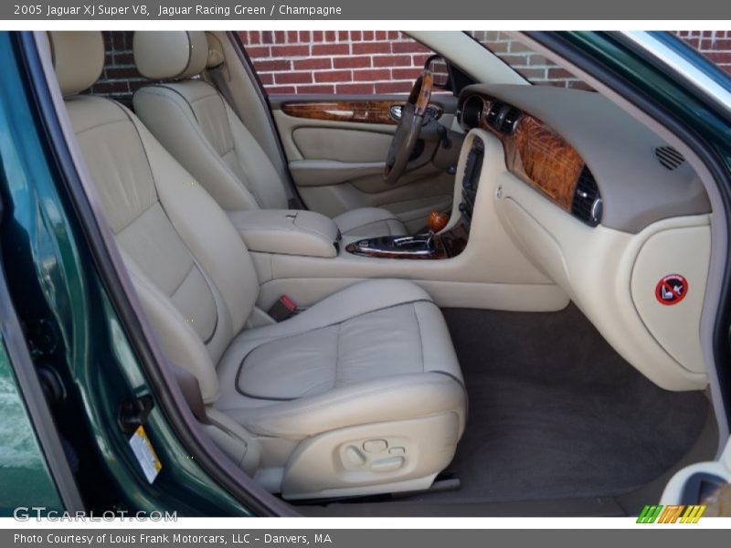Jaguar Racing Green / Champagne 2005 Jaguar XJ Super V8