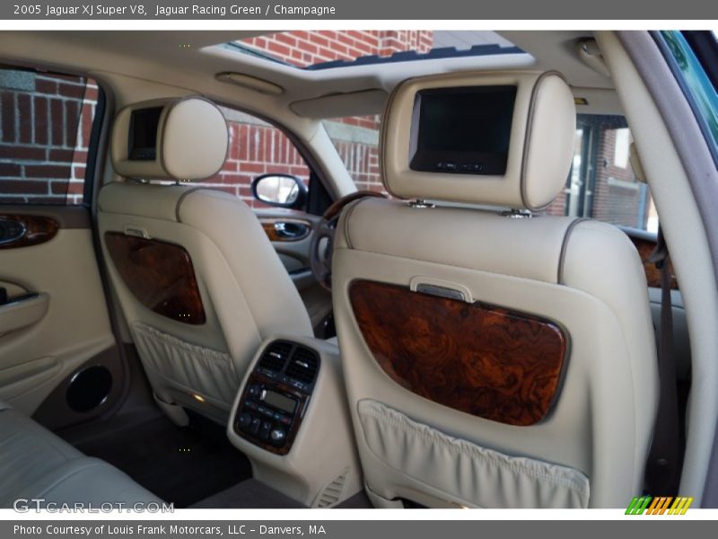 Jaguar Racing Green / Champagne 2005 Jaguar XJ Super V8