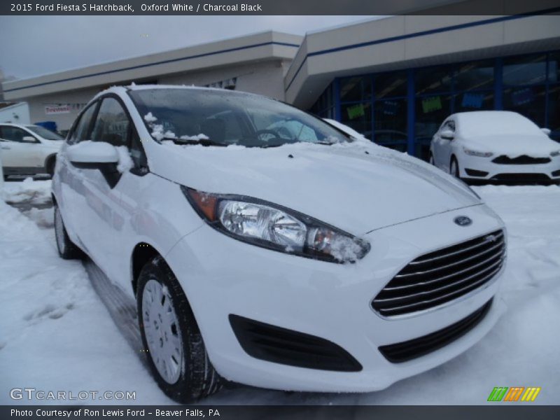 Oxford White / Charcoal Black 2015 Ford Fiesta S Hatchback