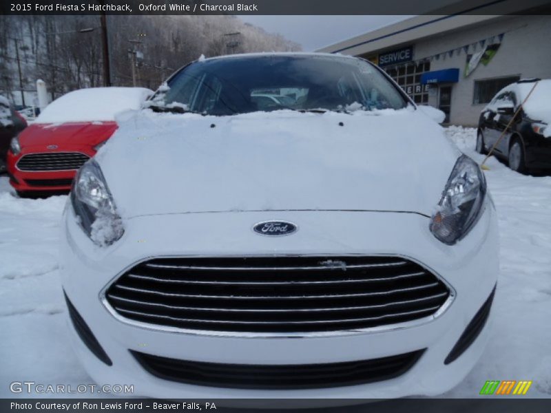 Oxford White / Charcoal Black 2015 Ford Fiesta S Hatchback